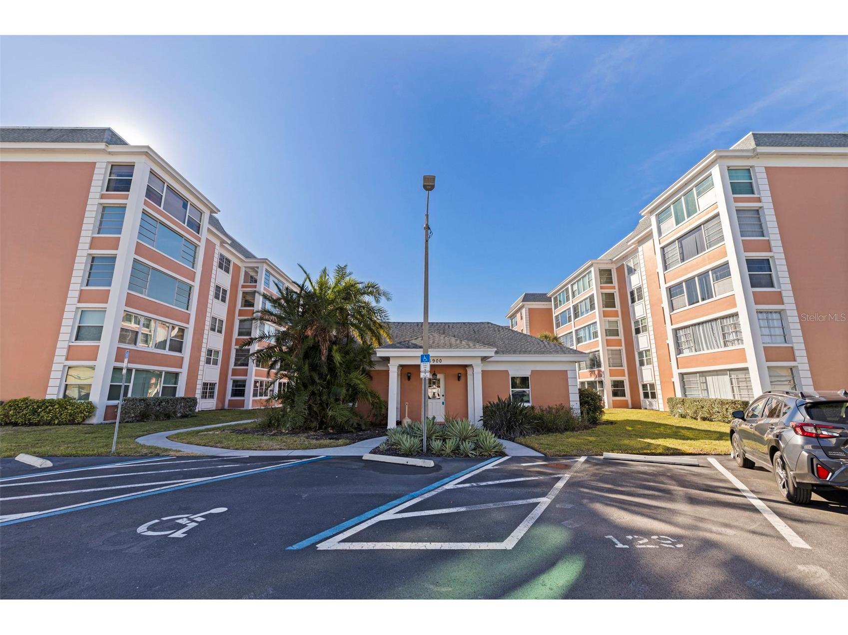 6800 20th Avenue N #504 Saint Petersburg FL 33710 TB8466172 image3