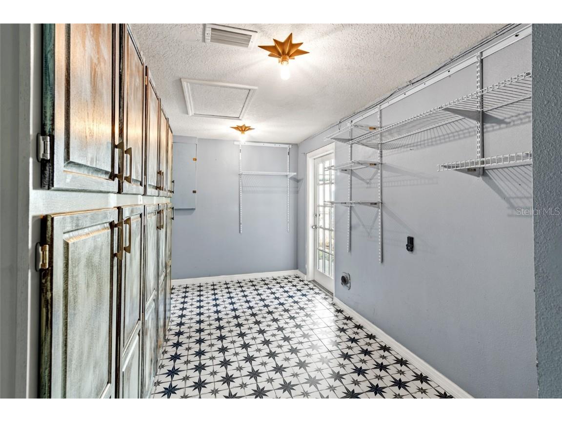 6801 Dickinson Court Tampa FL 33634 TB8439361 image10