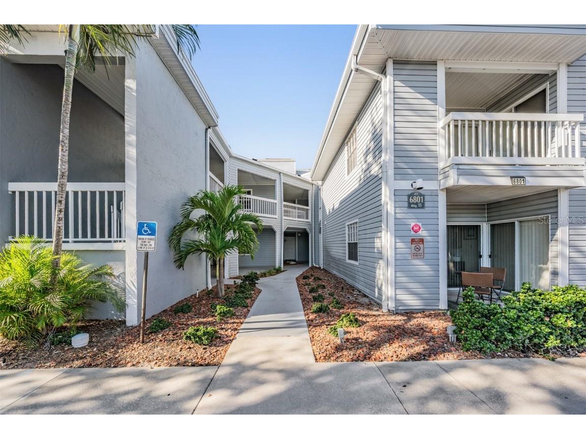 6801 Stones Throw Circle N #15201 Saint Petersburg FL 33710 TB8441894 image1