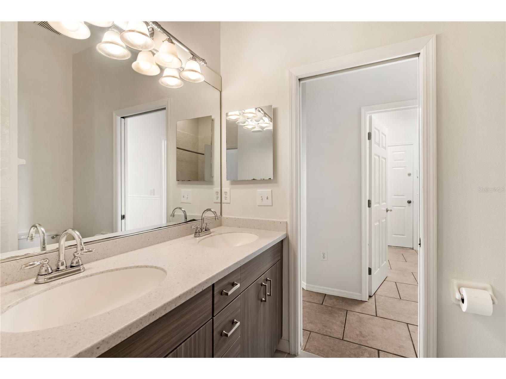 6801 Superior Street Circle Sarasota FL 34243 A4686047 image28