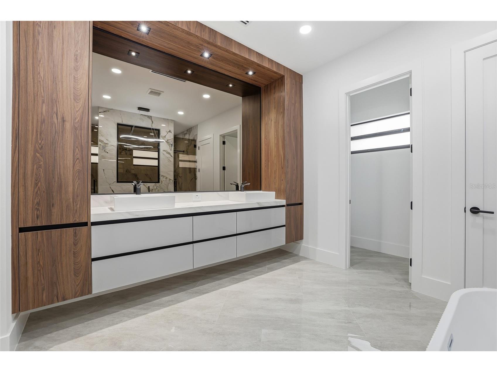 6802 E Creek Drive Tampa FL 33615 TB8462668 image40