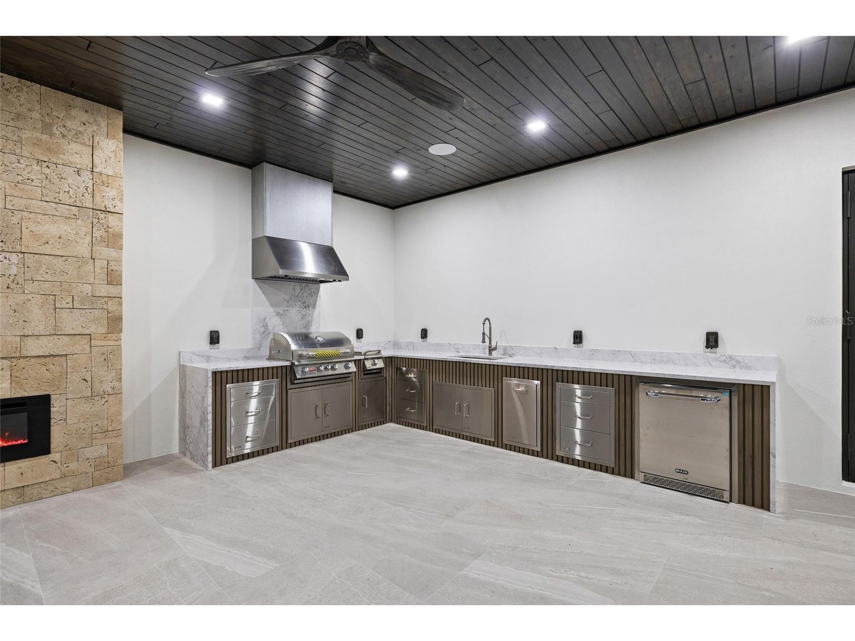 6802 E Creek Drive Tampa FL 33615 TB8462668 image89