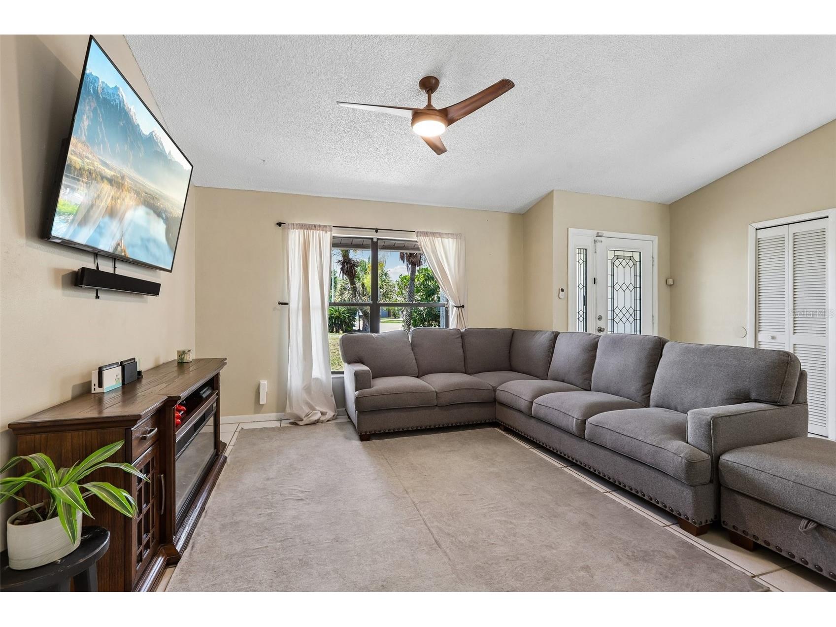 6805 Longpointe Way Tampa FL 33615 TB8521238 image3