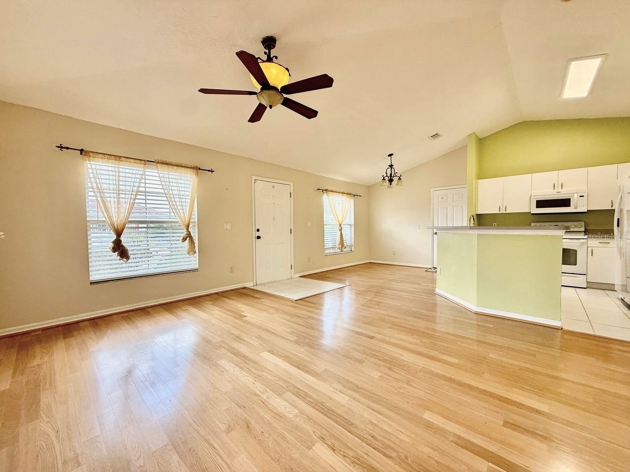 6807 Kingston Drive Tampa FL 33619 TB8505435 image5