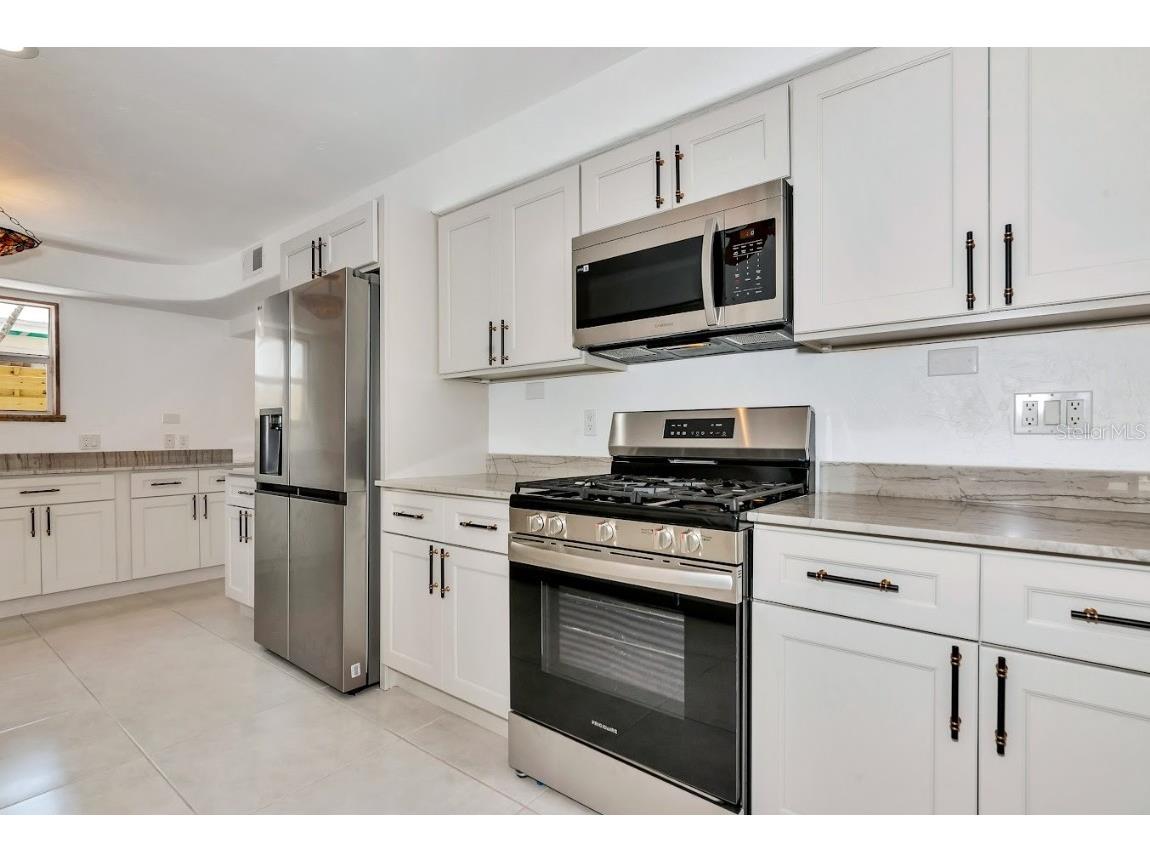 681 Avenida De Mayo Sarasota FL 34242 A4652166 image15