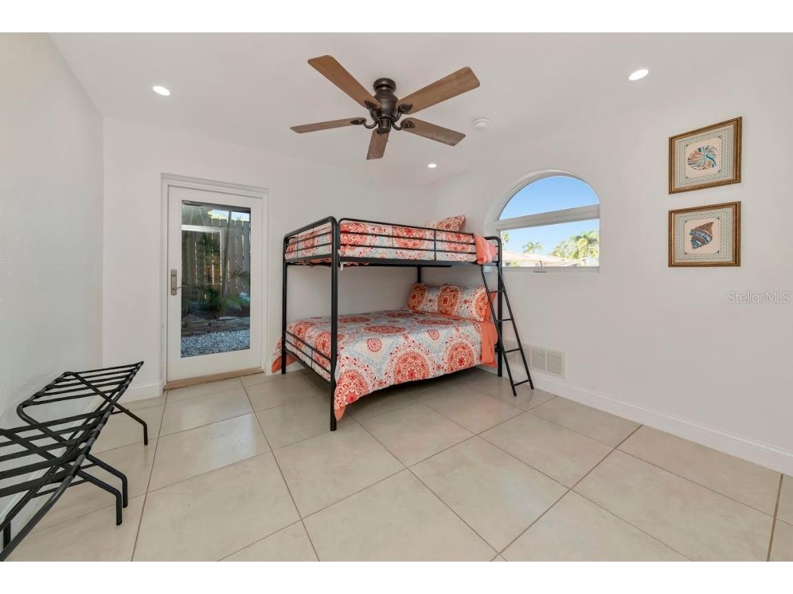 681 Avenida De Mayo Sarasota FL 34242 A4652166 image19