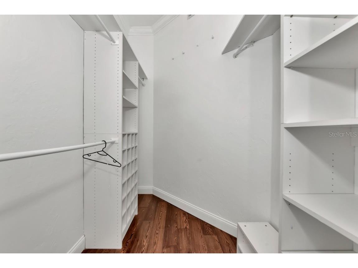 681 Avenida De Mayo Sarasota FL 34242 A4652166 image24