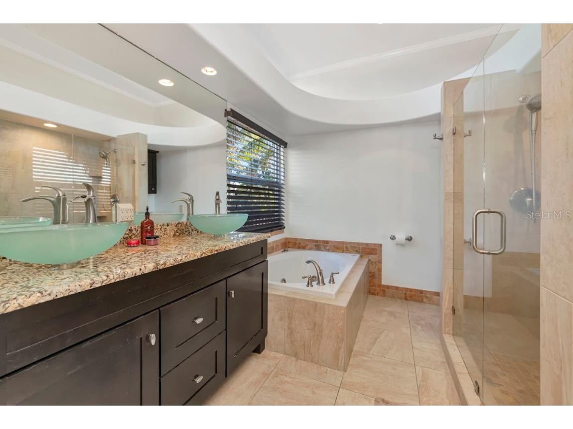 681 Avenida De Mayo Sarasota FL 34242 A4652166 image25