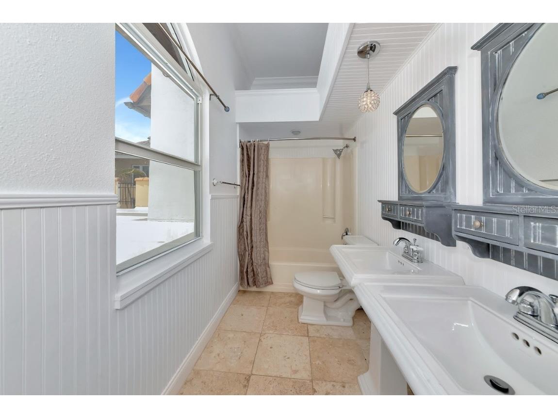 681 Avenida De Mayo Sarasota FL 34242 A4652166 image26