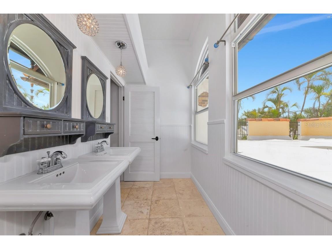 681 Avenida De Mayo Sarasota FL 34242 A4652166 image27