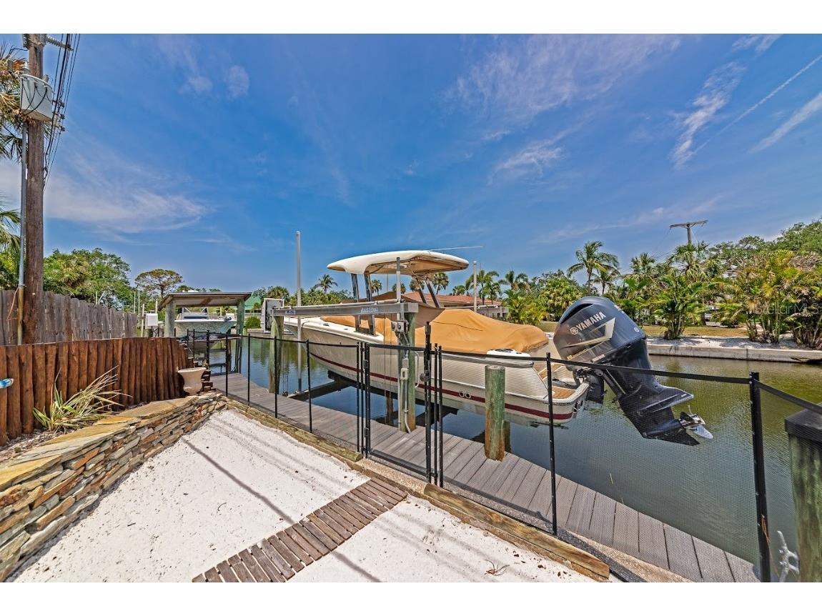 681 Avenida De Mayo Sarasota FL 34242 A4652166 image32