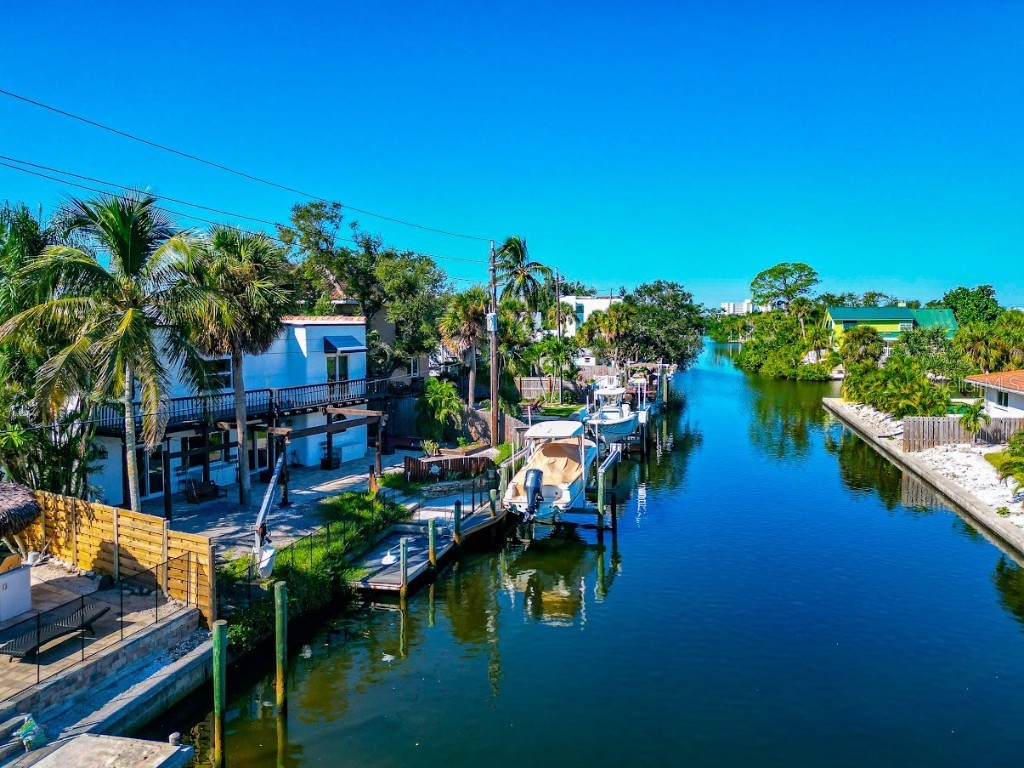 681 Avenida De Mayo Sarasota FL 34242 A4652166 image36