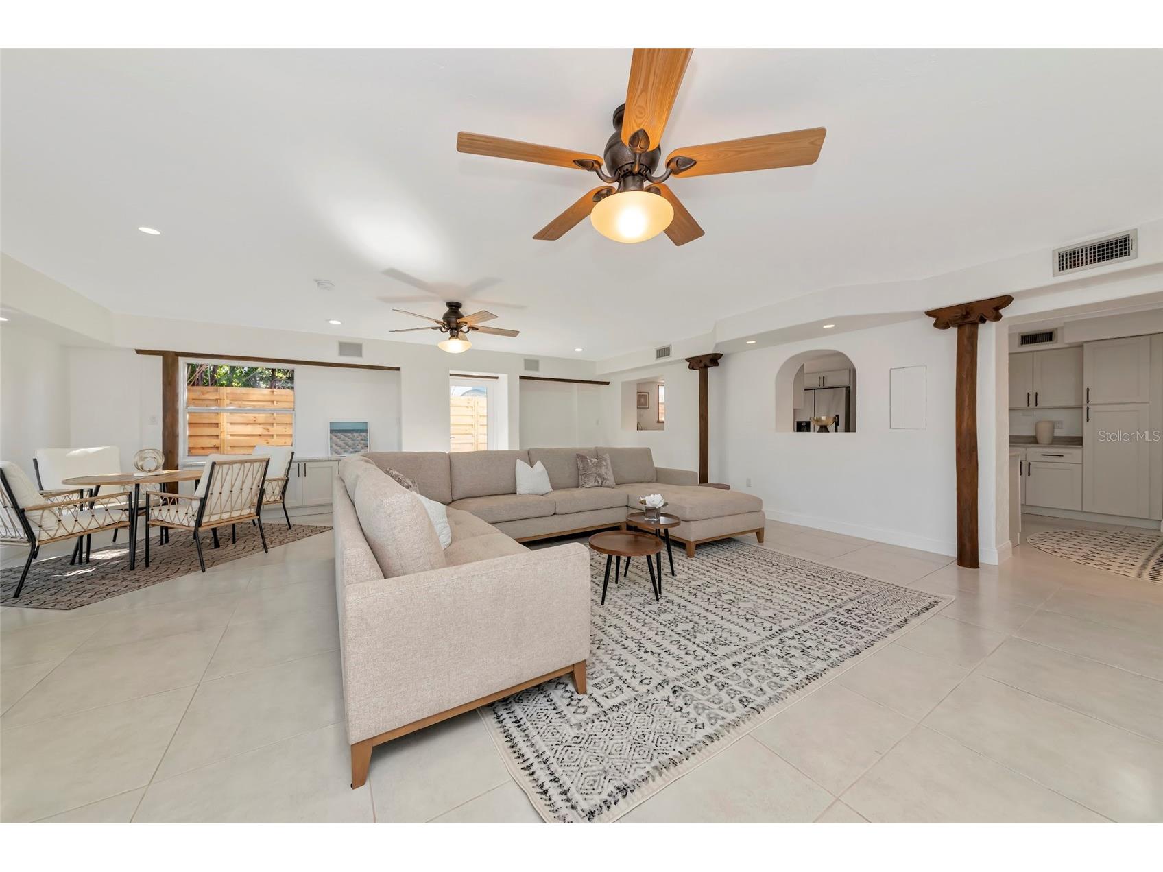 681 Avenida De Mayo Sarasota FL 34242 A4693410 image19