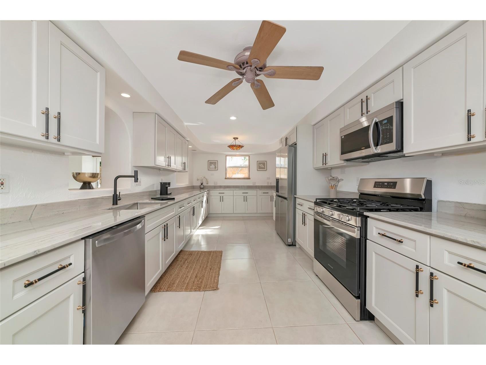681 Avenida De Mayo Sarasota FL 34242 A4693410 image23