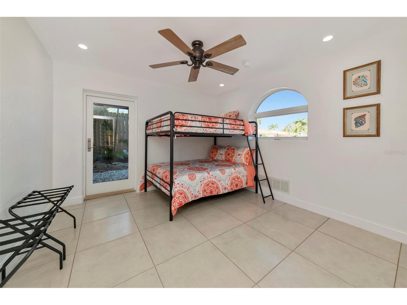 681 Avenida De Mayo Sarasota FL 34242 A4693410 image28