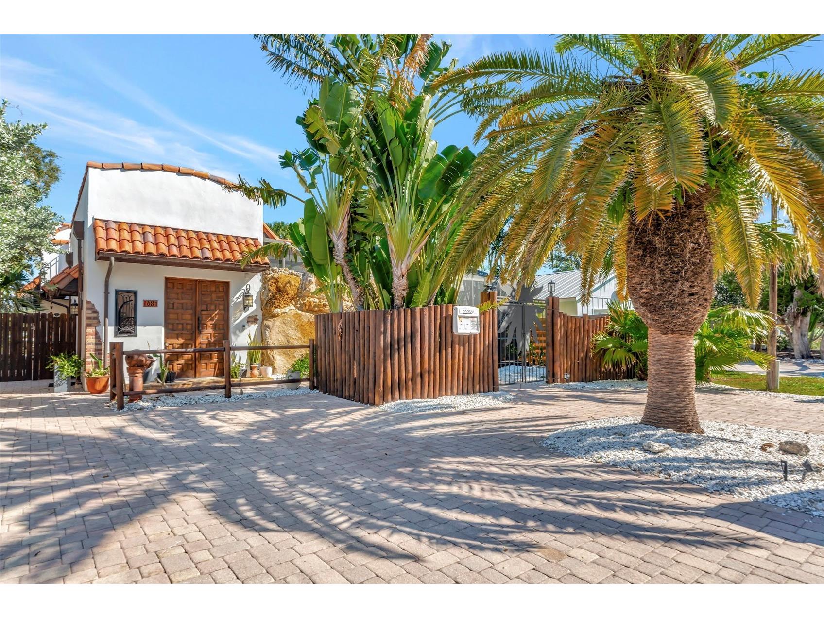 681 Avenida De Mayo Sarasota FL 34242 A4693410 image34