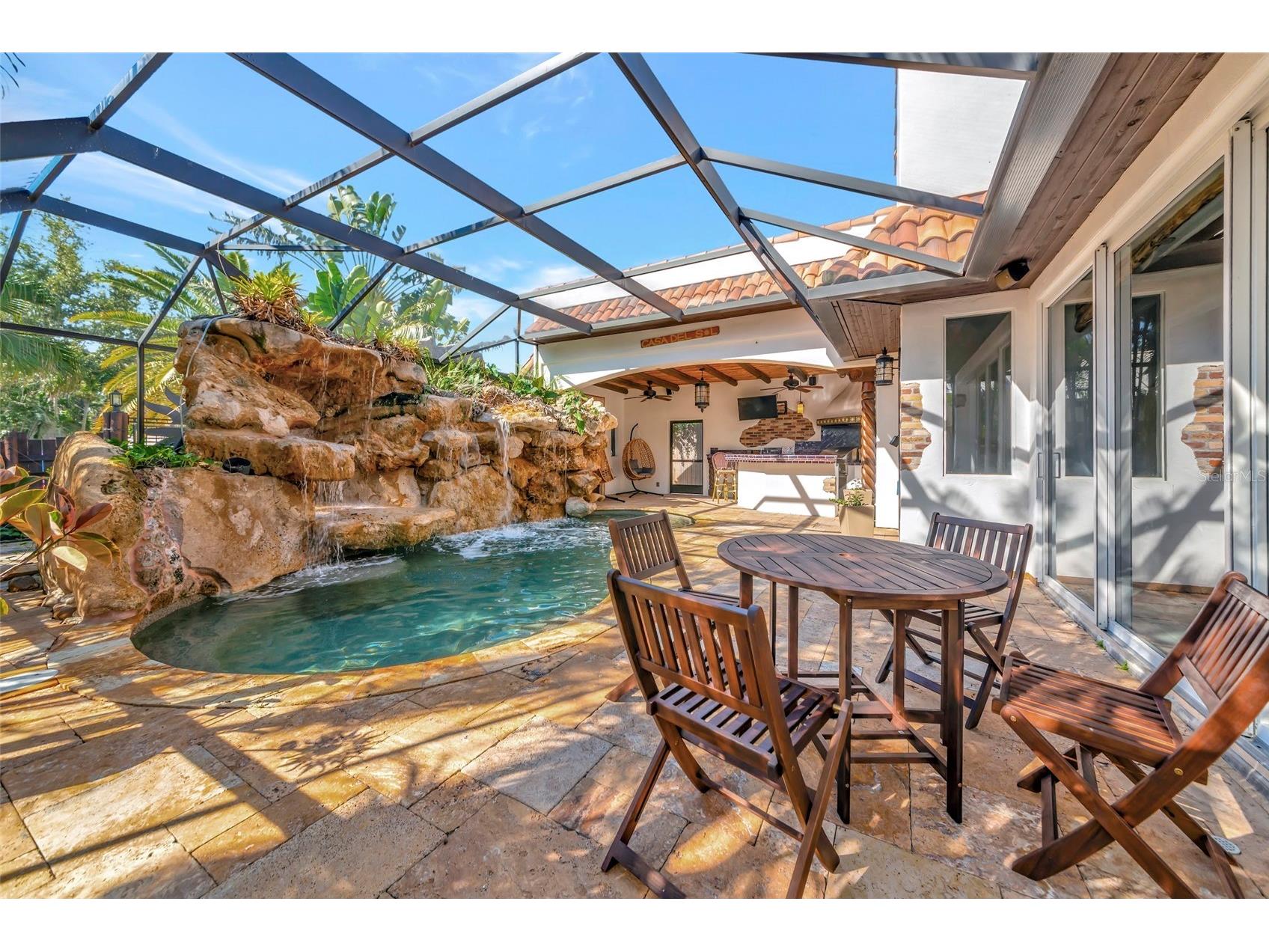 681 Avenida De Mayo Sarasota FL 34242 A4693410 image8