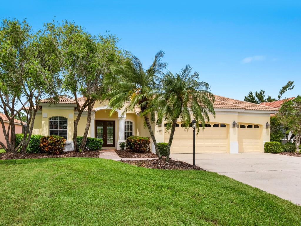 6811 Honeysuckle Trail Lakewood Ranch FL 34202 A4654967 image1