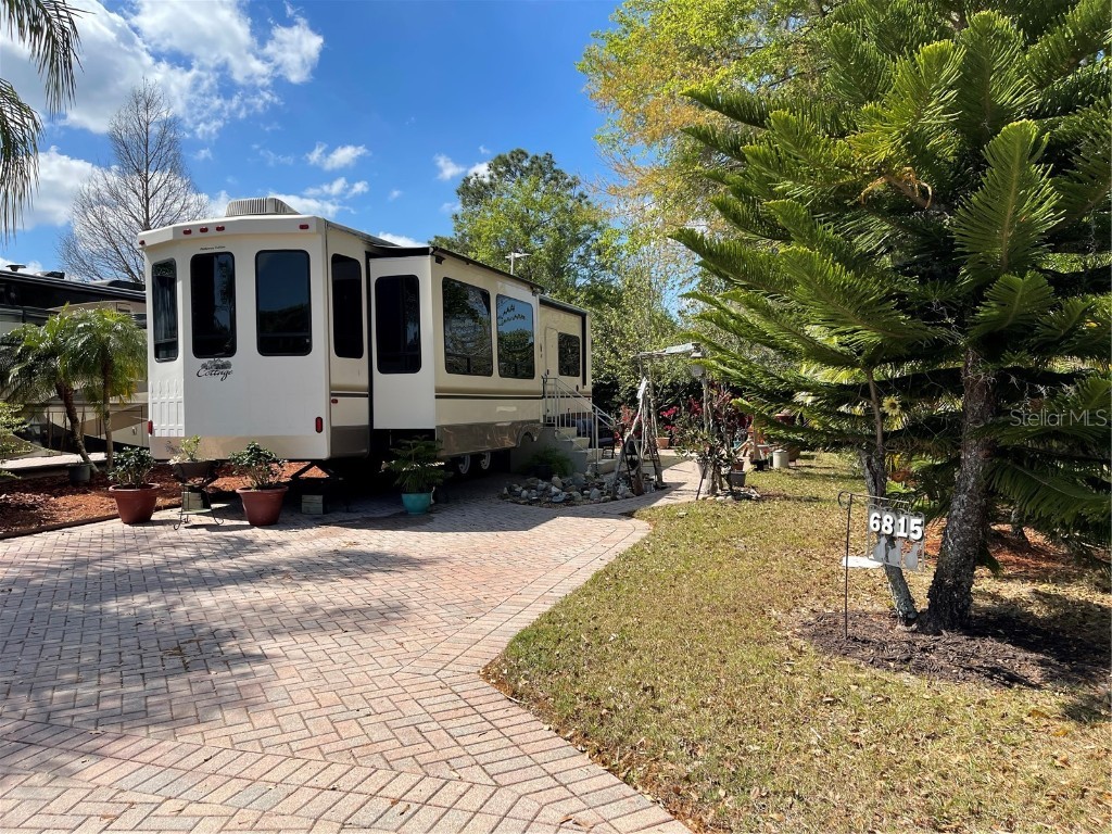 6815 Amanda Vista Circle Land O Lakes FL 34637 W7852835 image1