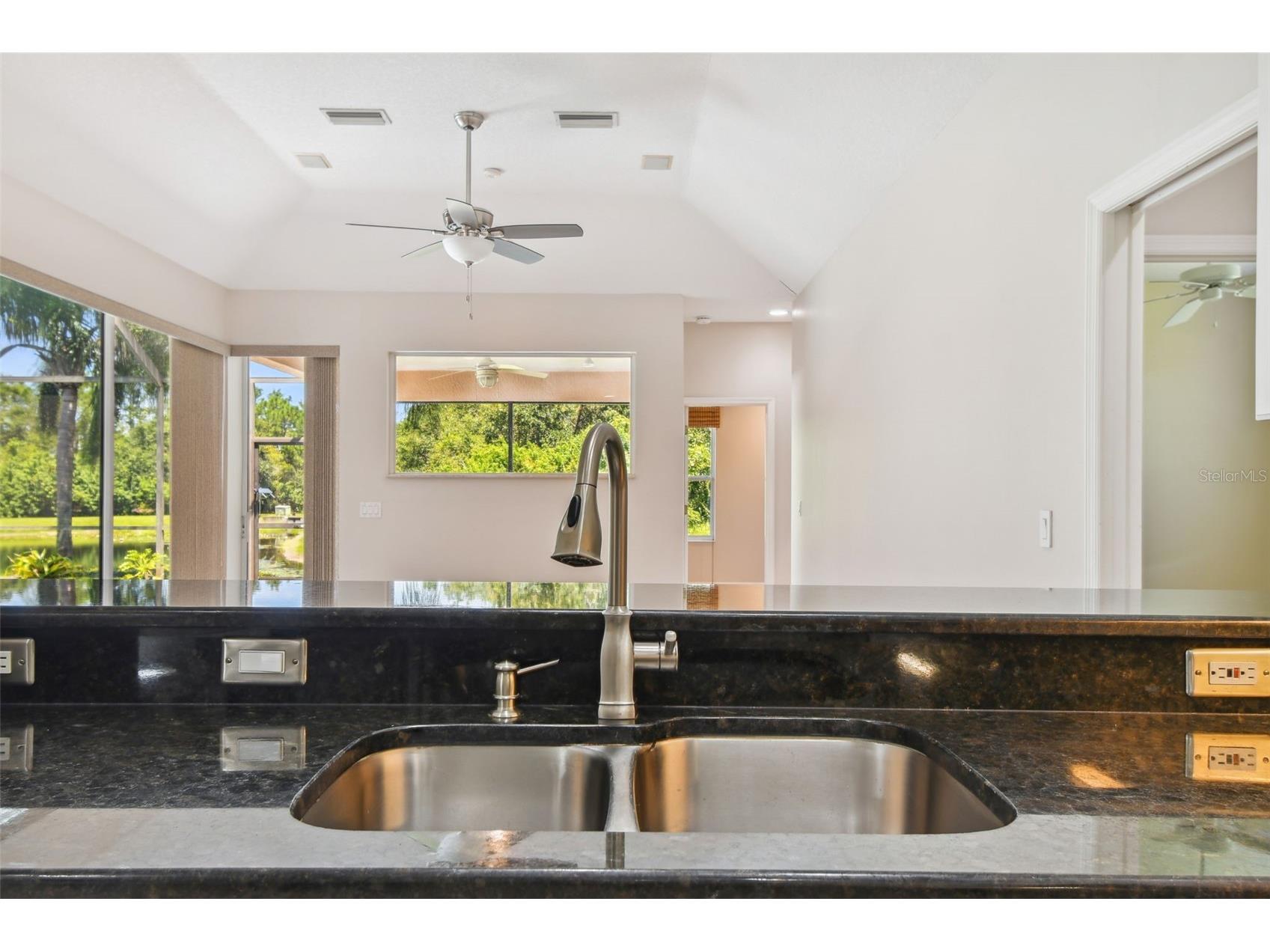6815 Honeysuckle Trail Lakewood Ranch FL 34202 A4695596 image8