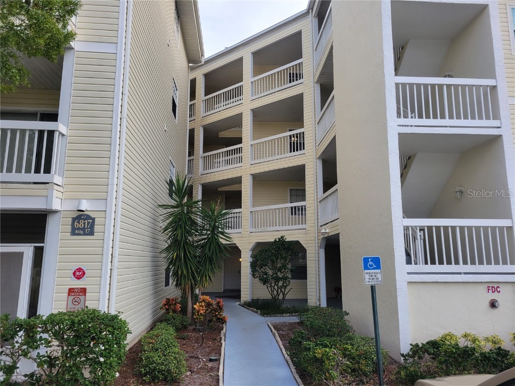 6817 Stones Throw Cir N #17105 Saint Petersburg FL 33710 U8224542 image1