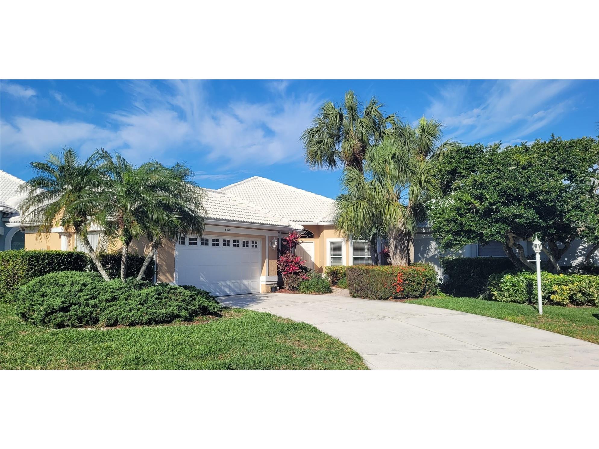 6820 Avenida Marbella Sarasota FL 34238 - POND A4690139 image1