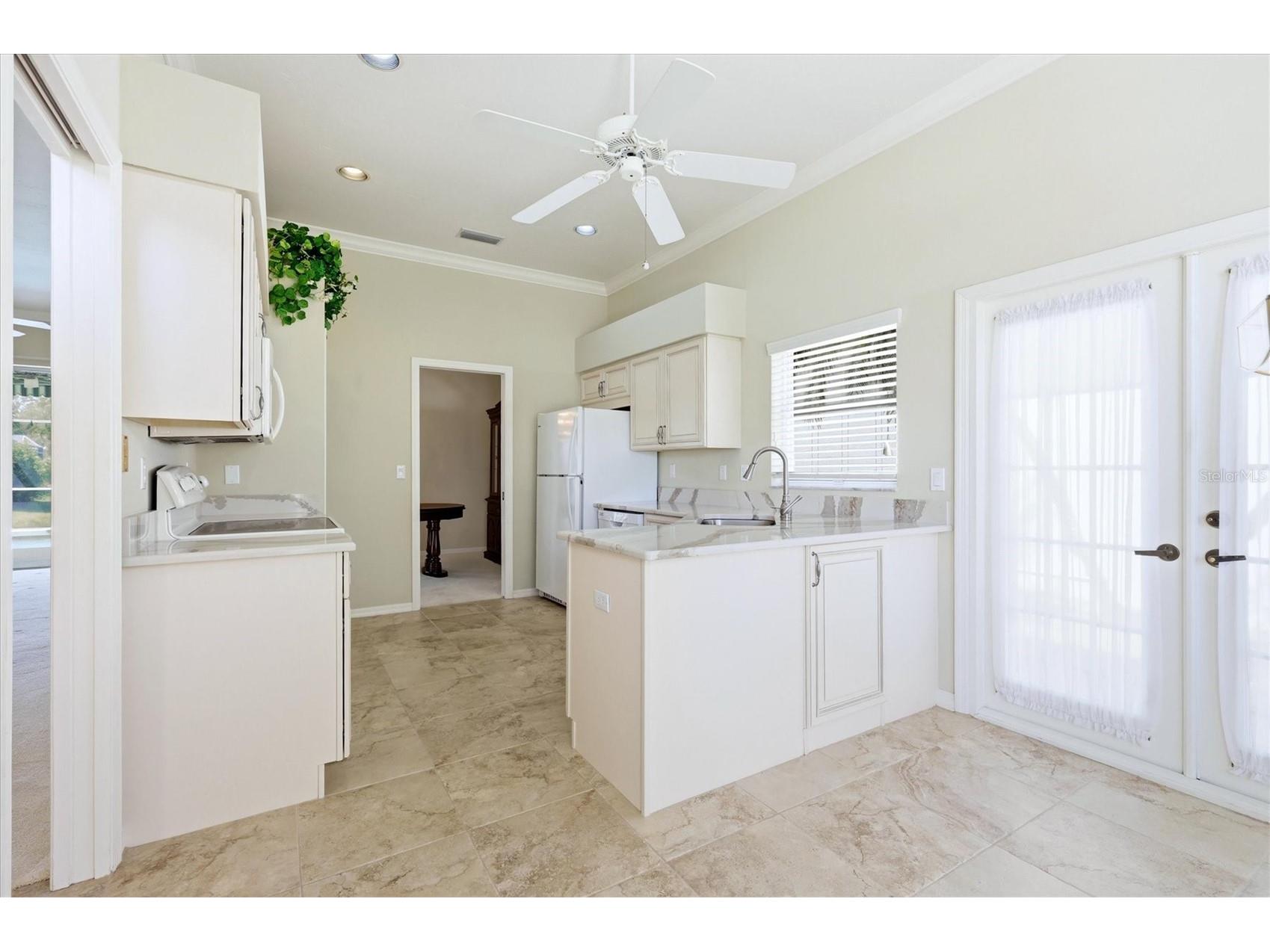 6820 Avenida Marbella Sarasota FL 34238 - POND A4690139 image16