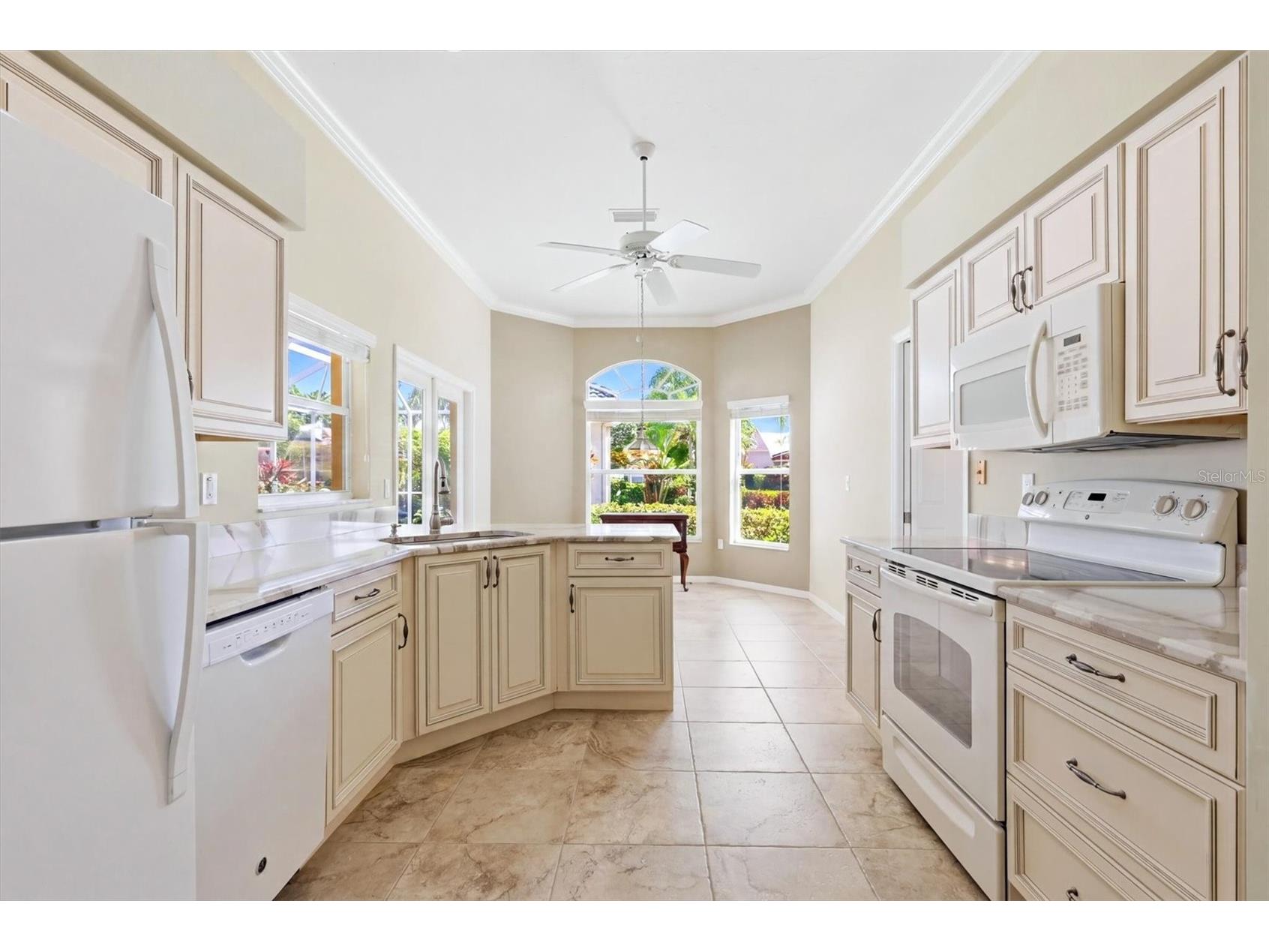 6820 Avenida Marbella Sarasota FL 34238 - POND A4690139 image17
