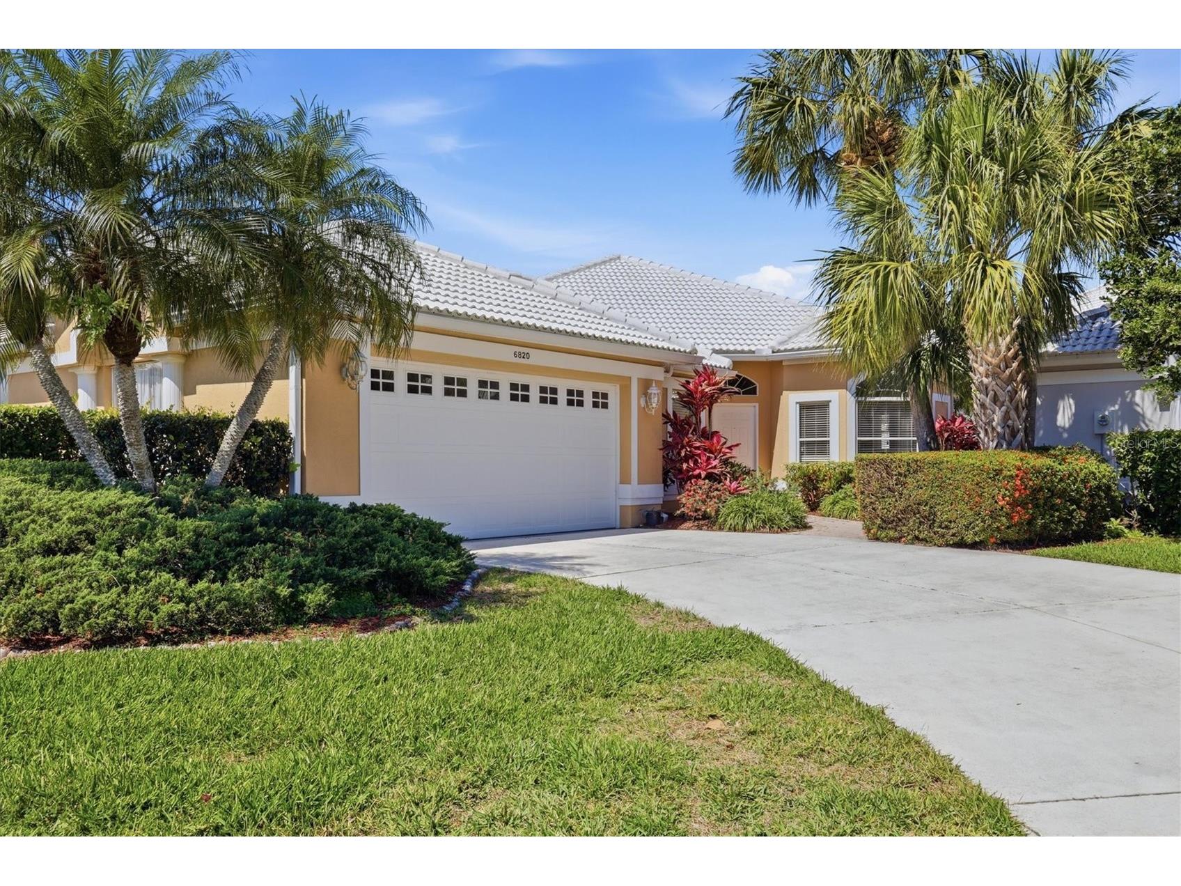 6820 Avenida Marbella Sarasota FL 34238 - POND A4690139 image2