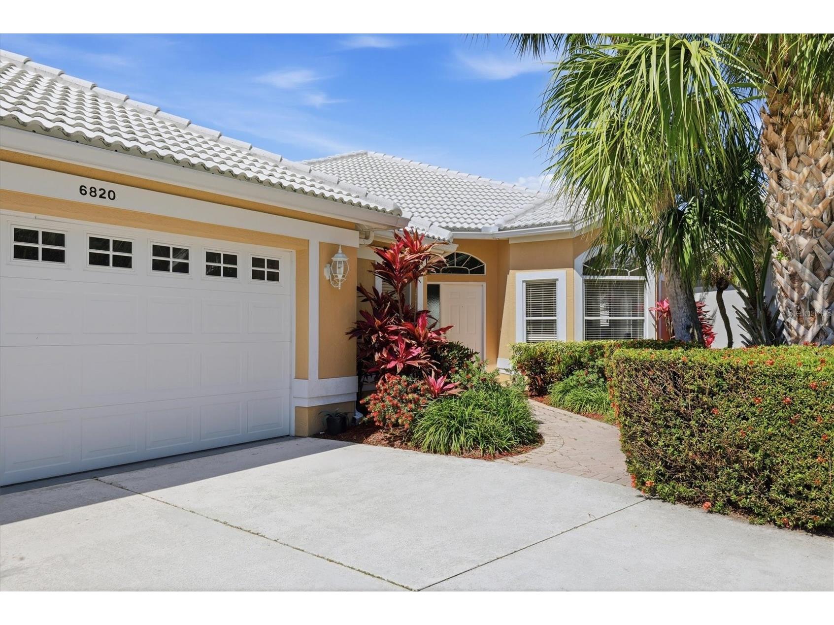 6820 Avenida Marbella Sarasota FL 34238 - POND A4690139 image3