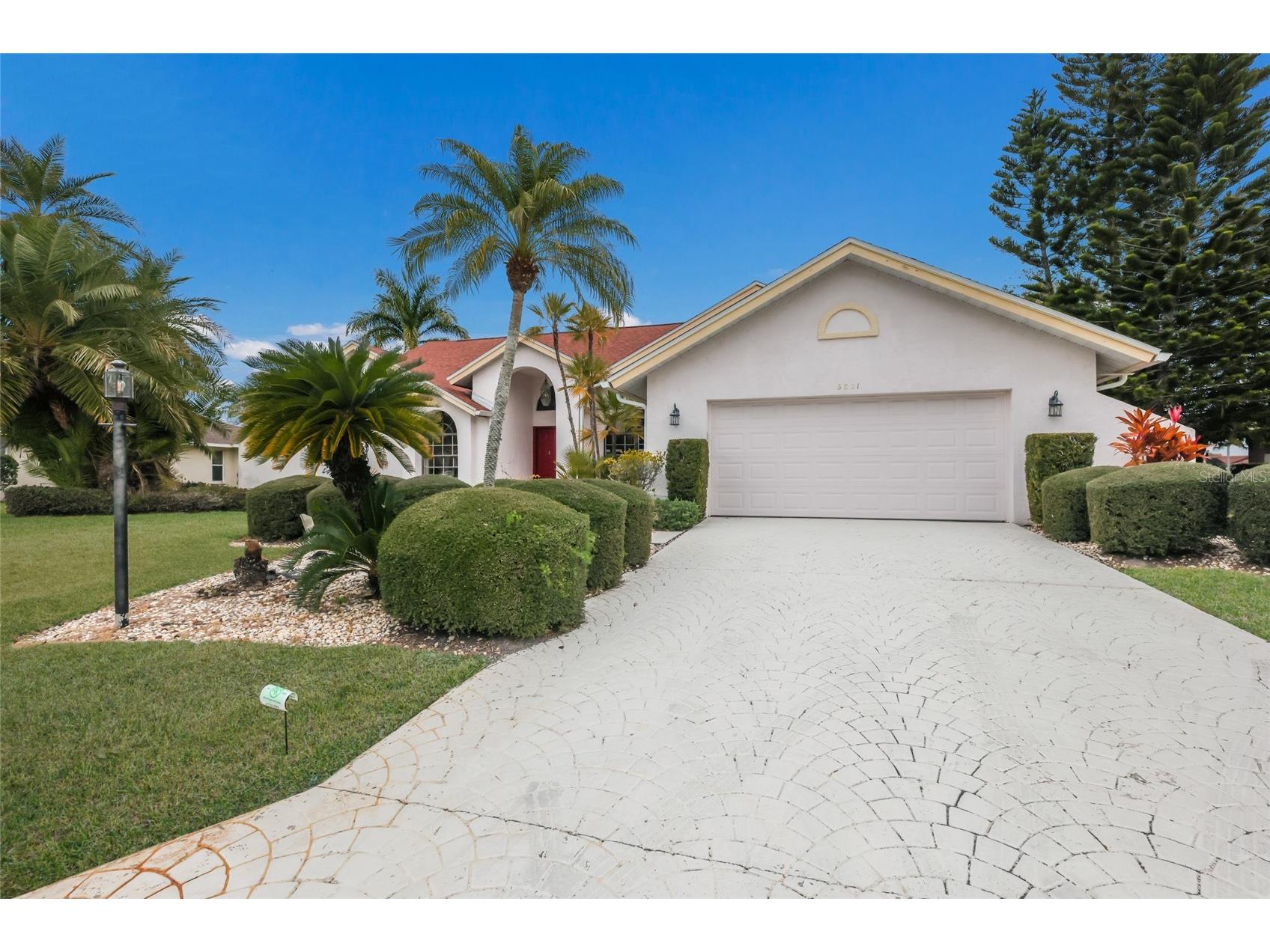 6821 Country Lakes Circle Sarasota FL 34243 A4686274 image1