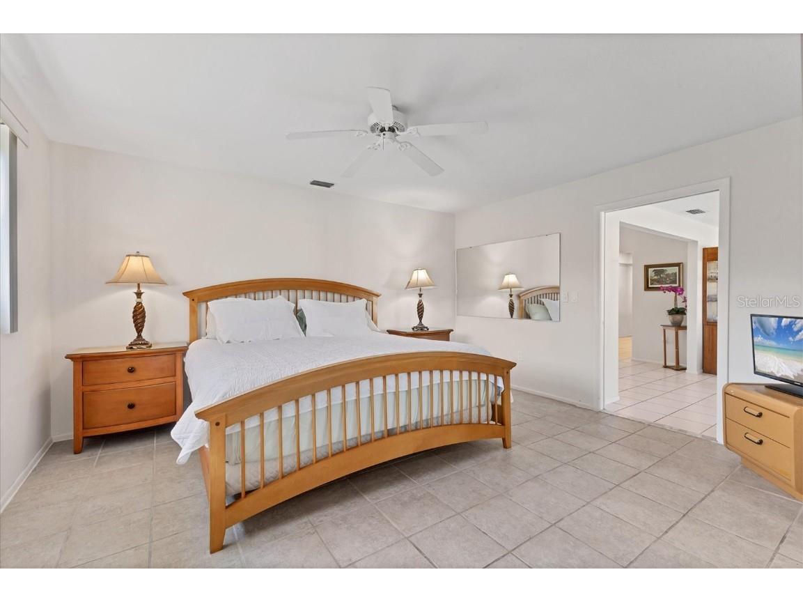 6824 Roxbury Drive Sarasota FL 34231 A4669517 image16