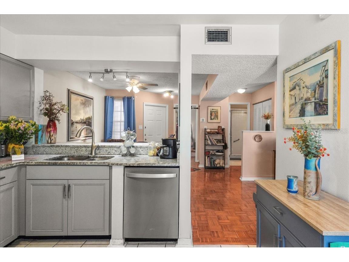 6826 Stones Throw Circle N #11206 Saint Petersburg FL 33710 TB8441751 image9