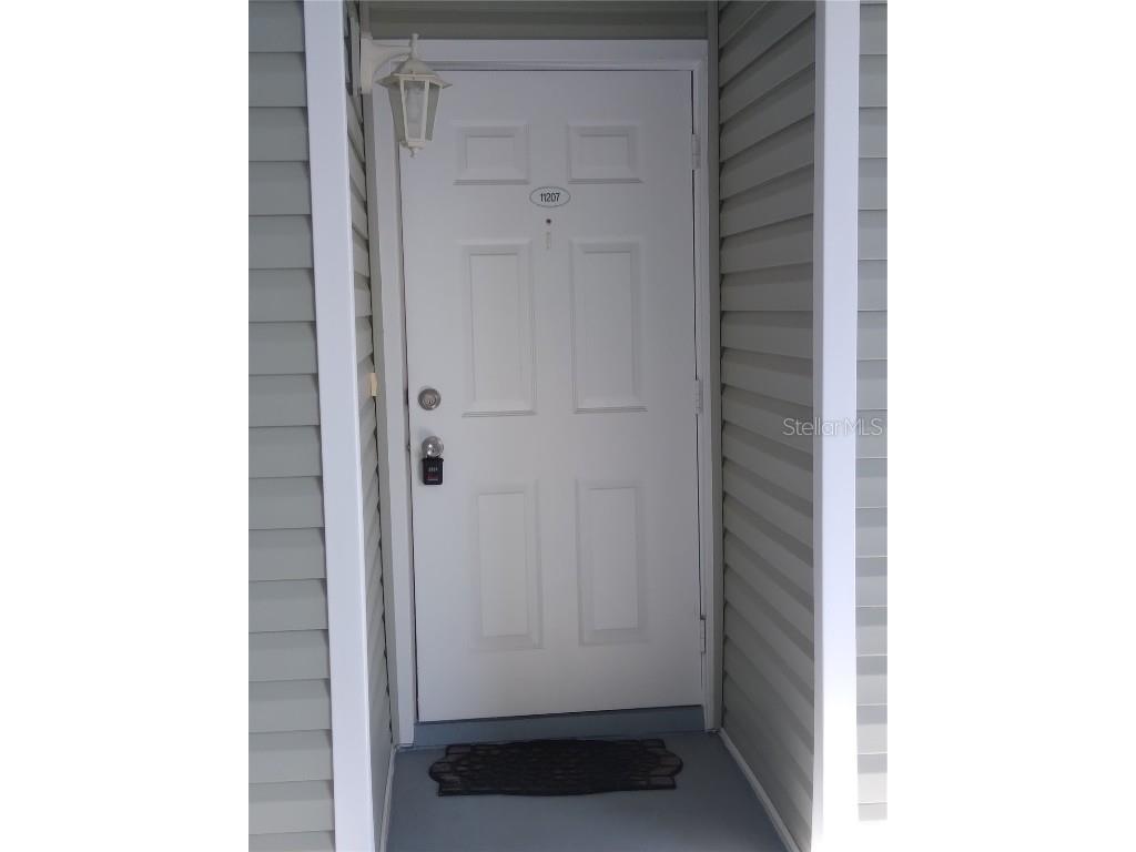 6826 Stones Throw Circle N #11207 Saint Petersburg FL 33710 U8192362 image1