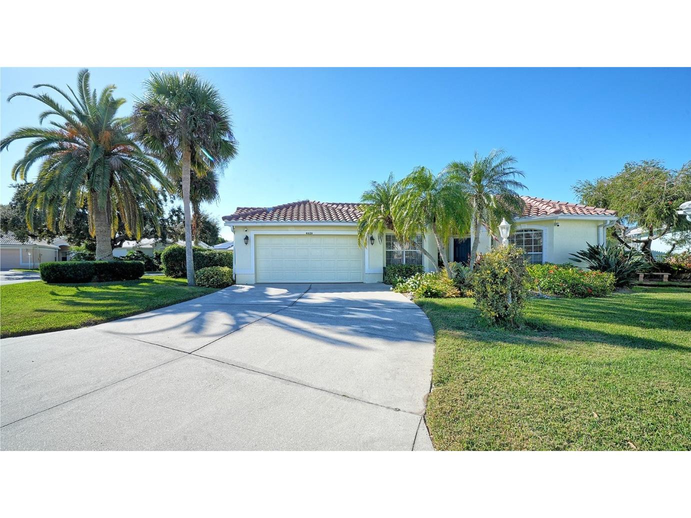 6828 Avenida Marbella Sarasota FL 34238 A4673438 image1