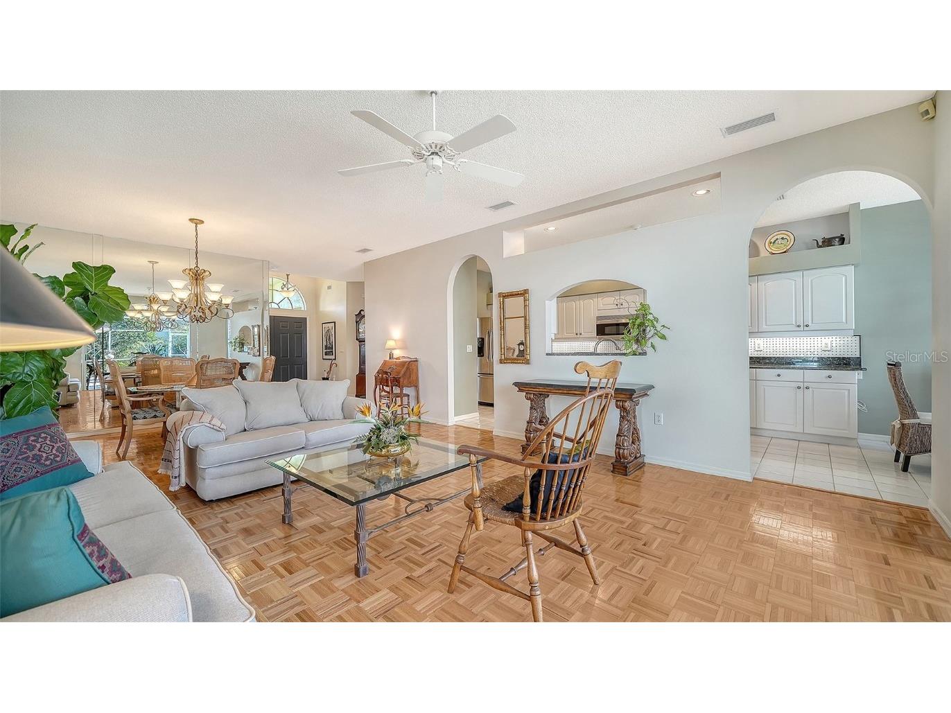 6828 Avenida Marbella Sarasota FL 34238 A4673438 image16