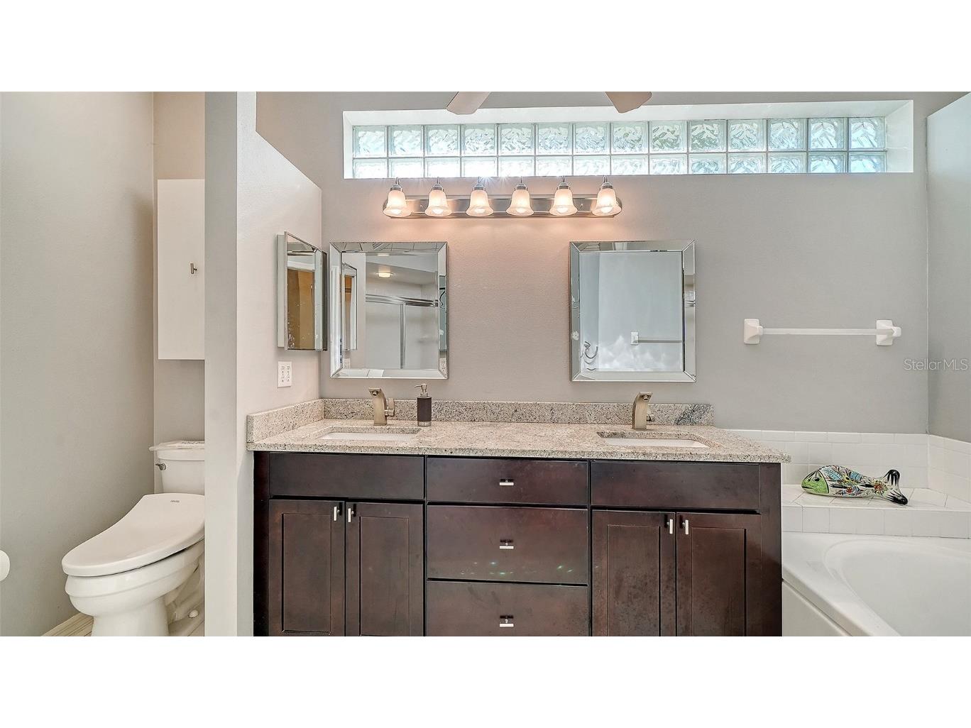 6828 Avenida Marbella Sarasota FL 34238 A4673438 image28