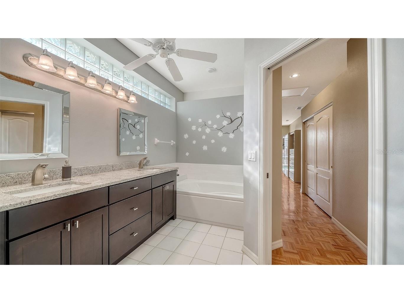 6828 Avenida Marbella Sarasota FL 34238 A4673438 image29