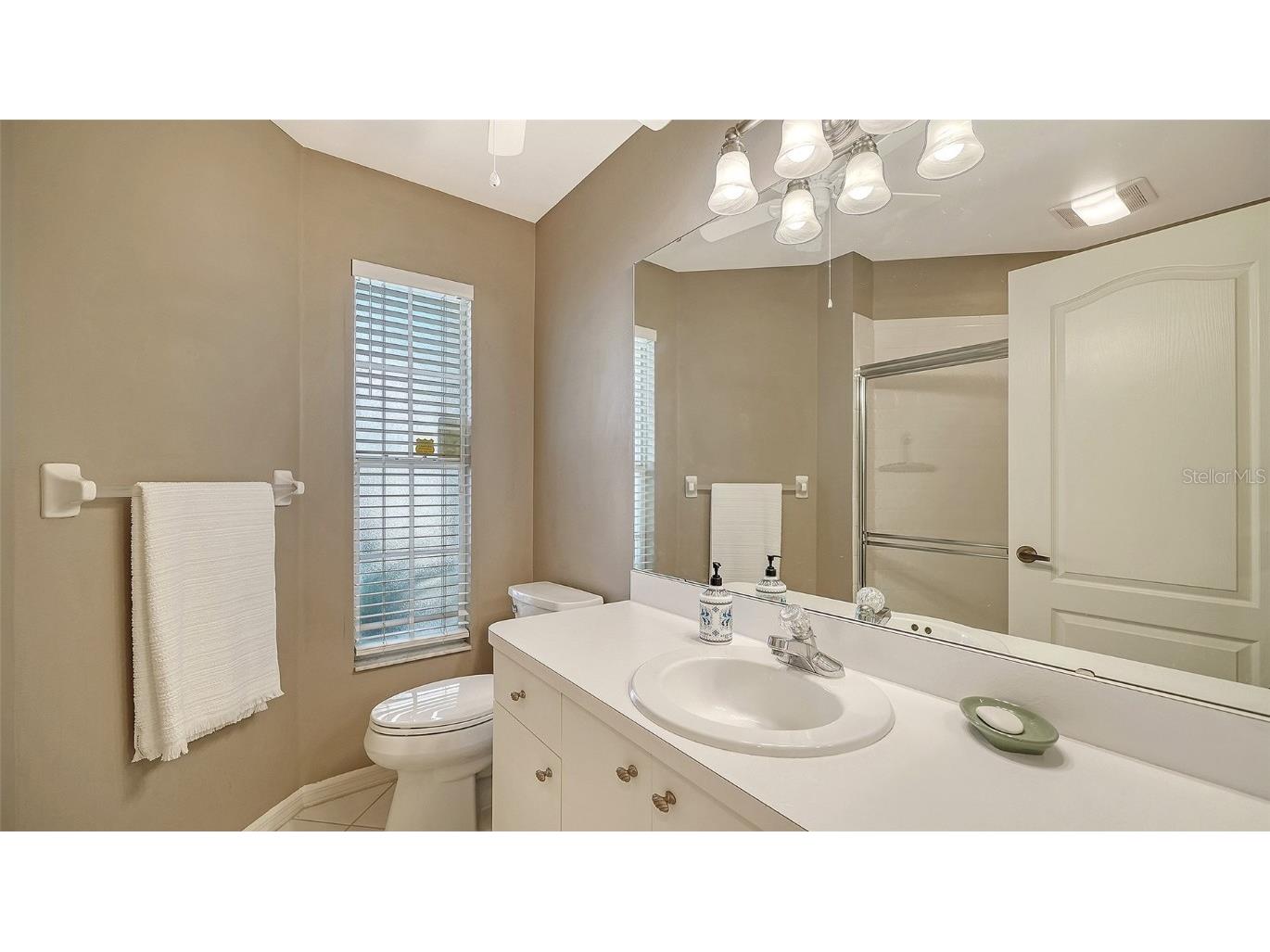 6828 Avenida Marbella Sarasota FL 34238 A4673438 image33