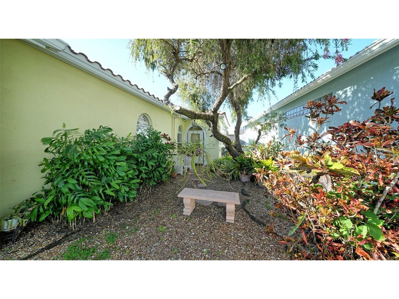 6828 Avenida Marbella Sarasota FL 34238 A4673438 image48