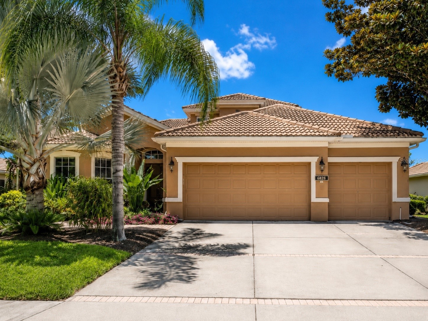 6828 Honeysuckle Trail Lakewood Ranch FL 34202 A4676392 image1