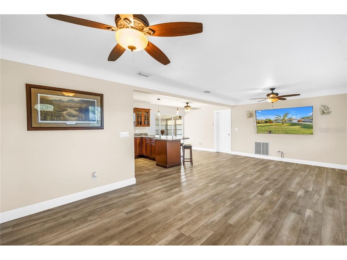 6830 35th Avenue N Saint Petersburg FL 33710 TB8442851 image2