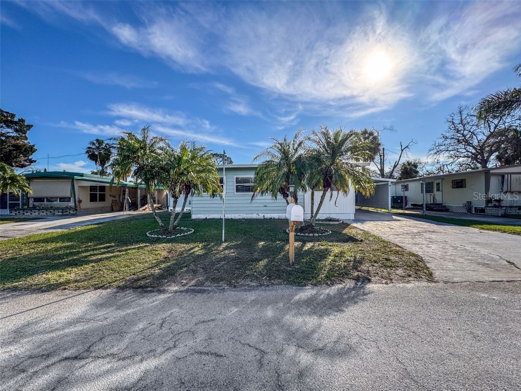 6832 Edgewater Drive New Port Richey FL 34652 W7870874 image1