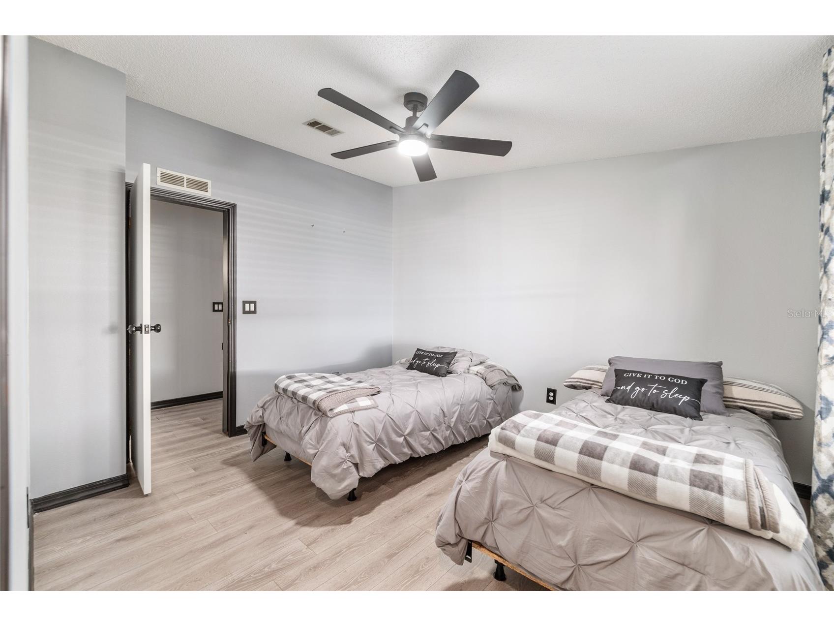 6832 NE 3rd Place Ocala FL 34470 OM719547 image38