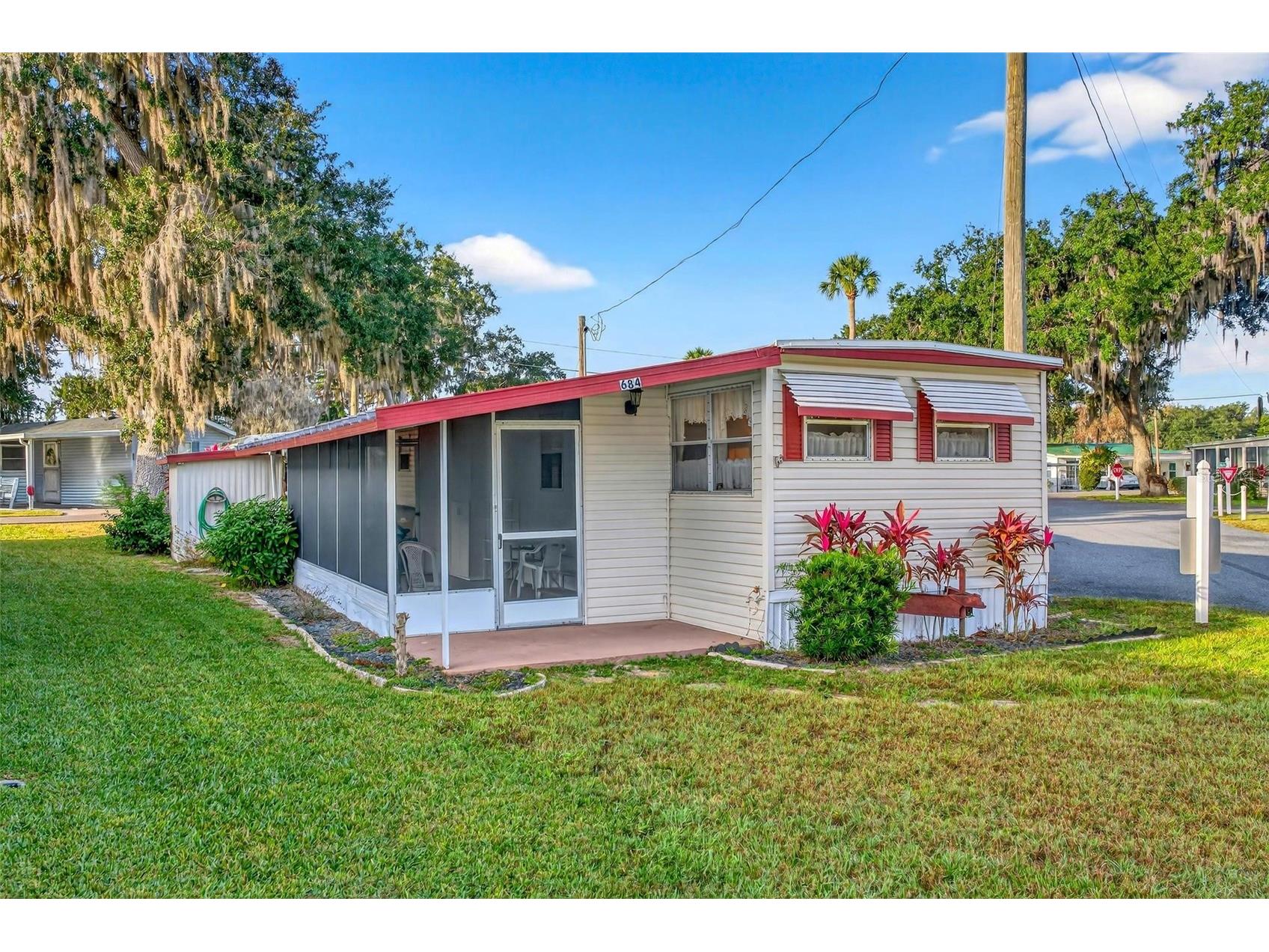 684 Cindi Avenue Leesburg FL 34788 V4946373 image1