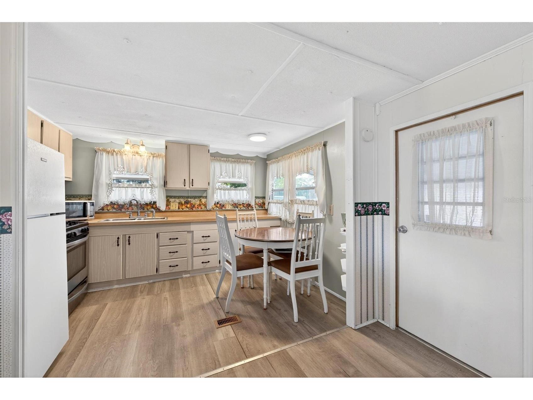 684 Cindi Avenue Leesburg FL 34788 V4946373 image14