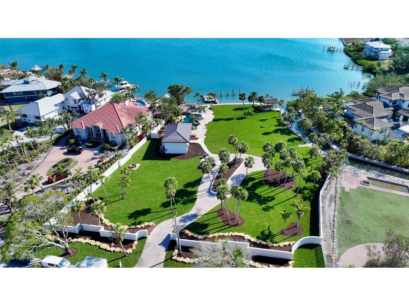 684 Freeling Drive Sarasota FL 34242 - ROBERTS BAY A4675752 image1