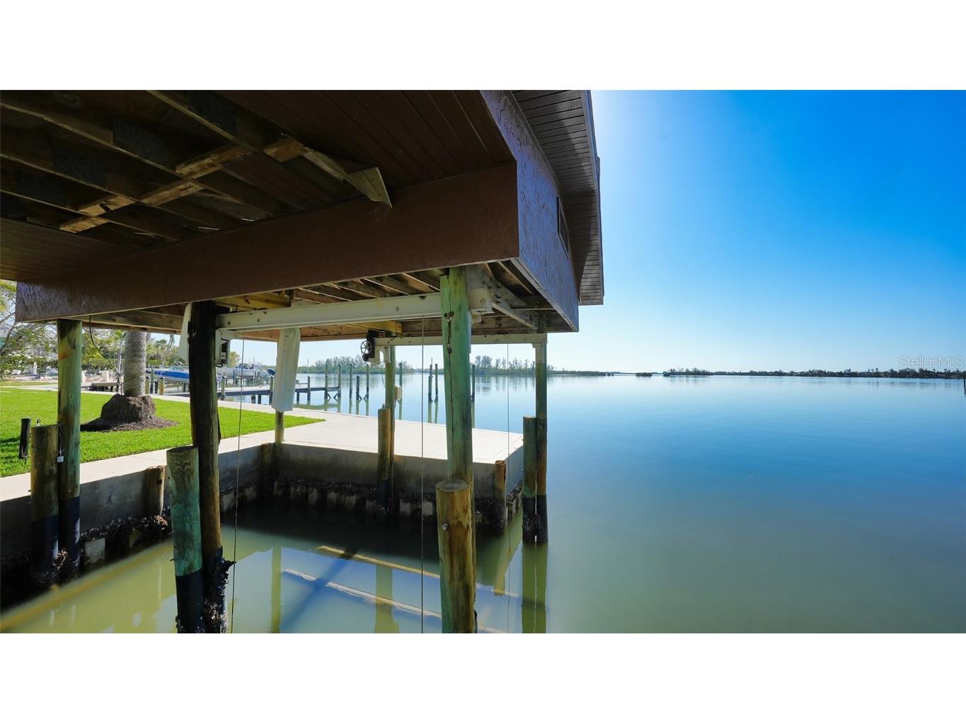 684 Freeling Drive Sarasota FL 34242 - ROBERTS BAY A4675752 image19