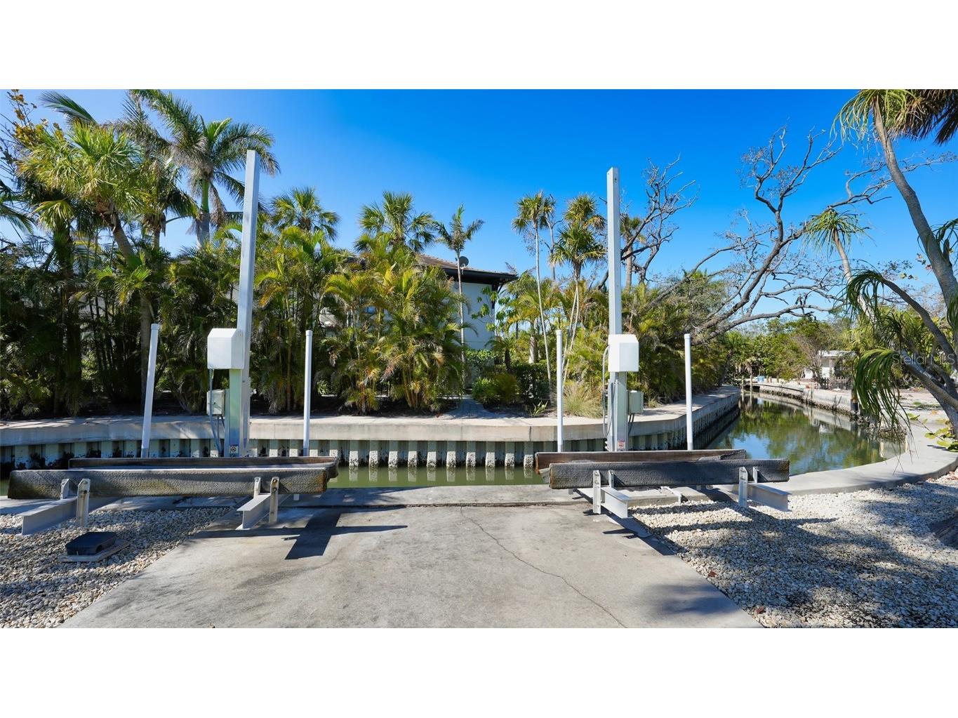 684 Freeling Drive Sarasota FL 34242 - ROBERTS BAY A4675755 image21