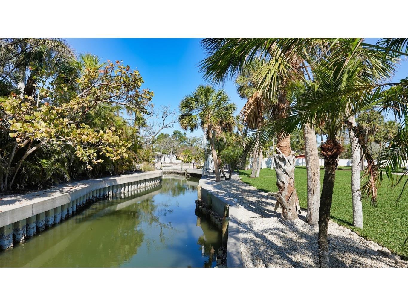 684 Freeling Drive Sarasota FL 34242 - ROBERTS BAY A4675755 image22